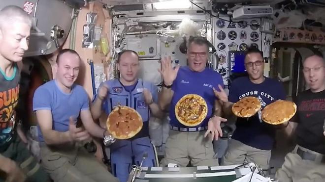 Вечер пиццы на МКС