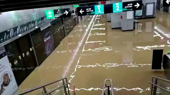 मुंबईतील भुयारी मेट्रो स्टेशन