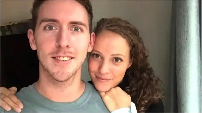 他们二人不久前刚刚结束在一个酒店房间里的两周隔离。而在这之前，他们一起相处的时间仅有六天。