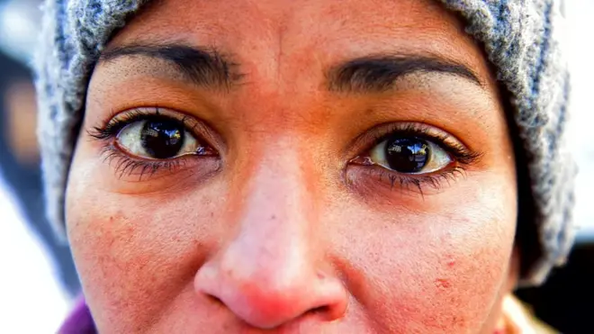 Tess Asplund milite contre un groupe néo-nazi en Suède