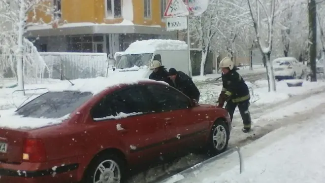 Спасатели просят водителей быть осторожными на дорогах
