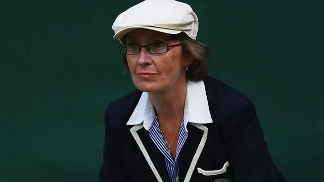 Mulher juiz de linha em Wimbledon