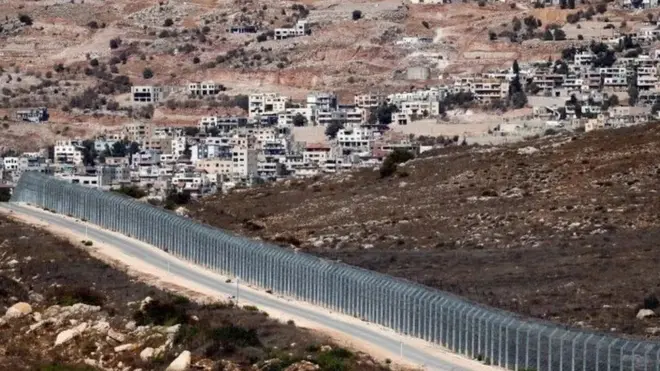 Dagaalkii Bariga Dhexe ee 1967, Israa'iil waxay qabsatay ilaa 1,200 km² ee buuraha Golan, oo ay Suuriya ka soo weerartay.