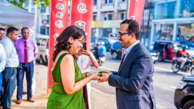 අමාත්‍ය සුනිල් හඳුන්නෙත්ති සහ සඳමාලි චන්ද්‍රසේන