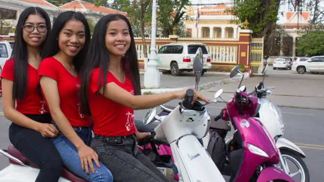 从左至右：斯蕾妮、蕾斯梅、蕾娜