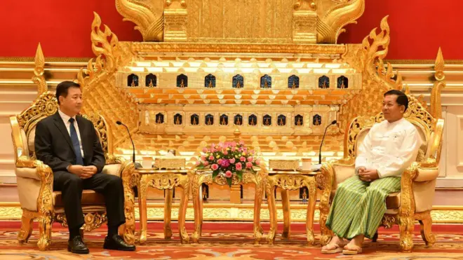 စစ်ကောင်စီဥက္ကဋ္ဌ ဗိုလ်ချုပ်မှူးကြီး မင်းအောင်လှိုင် နဲ့ မစ္စတာ ဝမ်ချောက်ဟုန် 