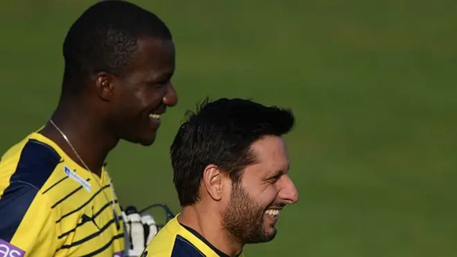 شاهد اپریدي پېښور زلمي لوبډله پرېښوده