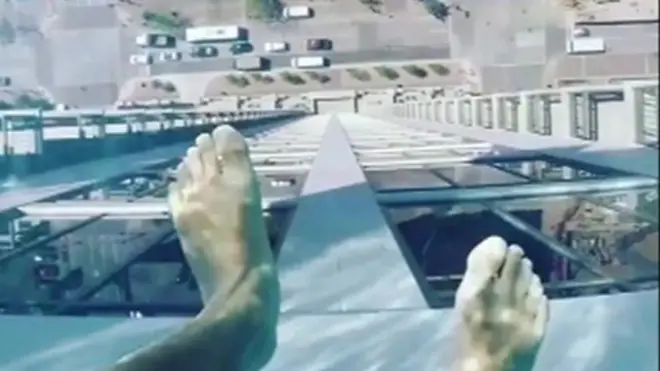 Esta alberca está en la torre Market Square en la ciudad de Houston, Estados Unidos.