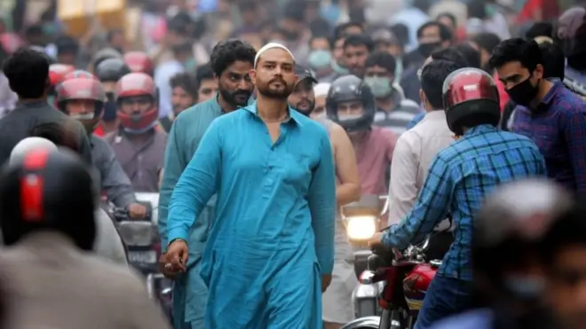 په پاکستان کې تر دې دمه د کورونا وېروس مثبتې پېښې ۱ لک او ۷۹ زرو ته رسېدلې دي