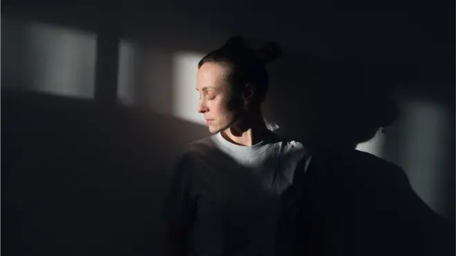 Los picos de irritabilidad o de pesimismo prolongado pueden ser un indicio de esta dolencia.