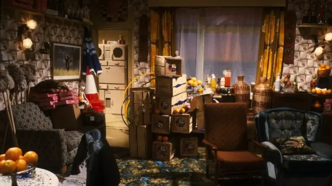 Стан породице Тротер у Пекаму као позадина за видео састанке