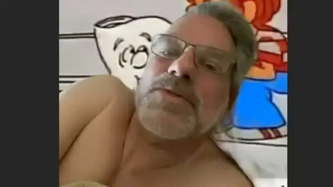 سناتور کالوین بار لحظاتی از پخش تصویرش به این صورت دوربین را خاموش کرد