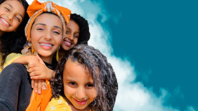 لوليا مع بناتها