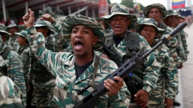 В лавах міліції служать переконані прихильники Уго Чавеса та його спадкоємця Ніколаса Мадуро