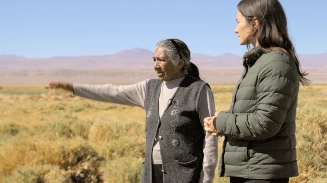 Raquel Celina Rodríguez conversa com Ione Wells