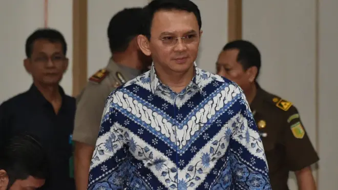 Ahok dijatuhi hukuman penjara dua tahun atas kasus penistaan agama.