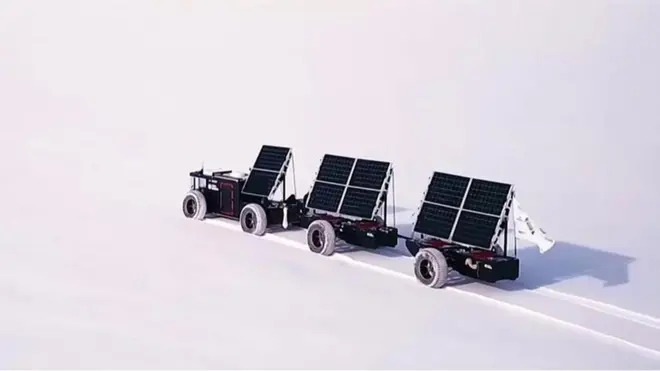 Auto od plastike na putu preko Antarktika