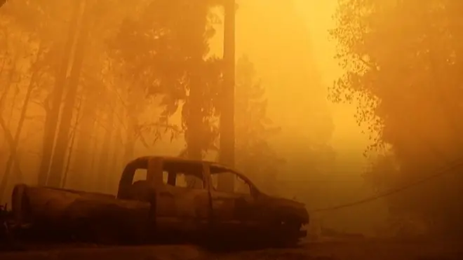 Пожары в Калифорнии: из-за ковида не хватает пожарных