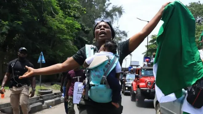Mama and pikin End Sars protesters