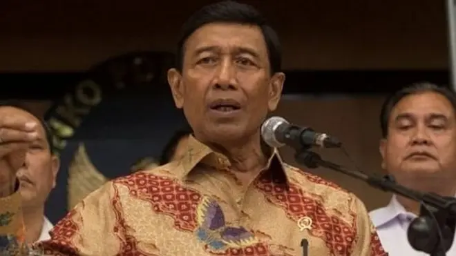 "Beri kesempatan saya untuk bersama-sama Panglima TNI, Kapolri, dengan BIN (Badan Intelijen Negara), PINDAD, dan siapapun yang terlibat dalam masalah pengadaan senjata, biar kami koordinasi," kata Wiranto di hadapan wartawan.