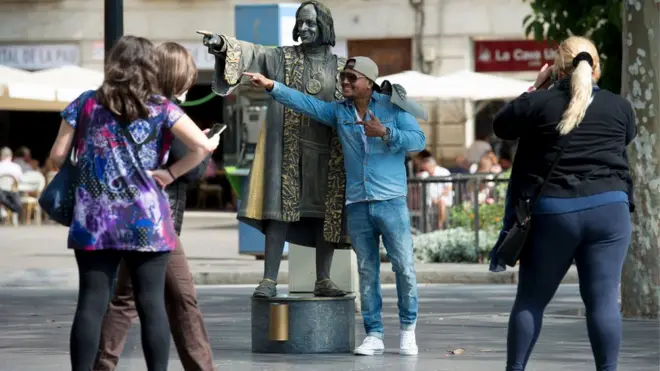 Туристы в Барселоне