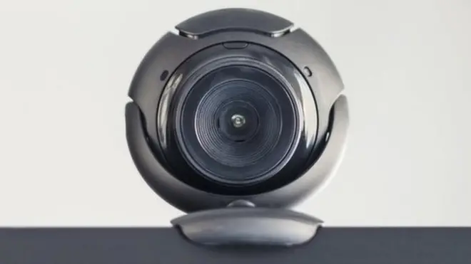 Дәрігердің есегіндегі саусақ Кішкентай бала әйелмен секс