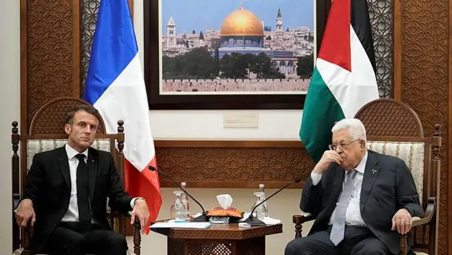 ماكرون وعباس