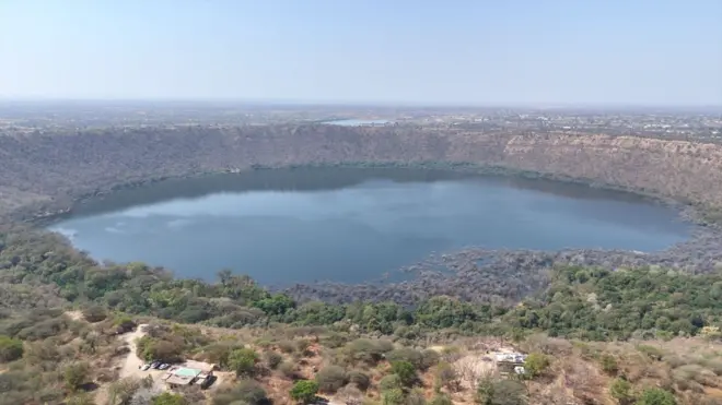 या विवराविषयी नवीन गोष्टी दर कालांतराने प्रकाशात येत असतात.