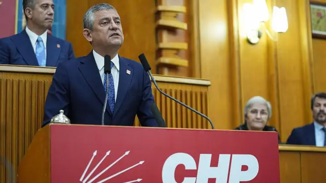 Özgür Özel CHP grup toplantısında konuşuyor.