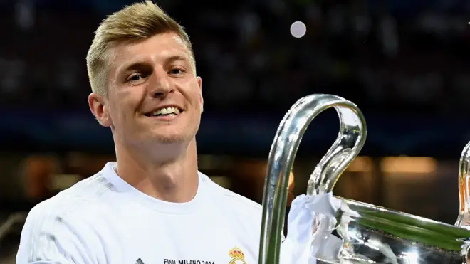Ciyaaryahan Toni Kroos oo khadka dhexe uga dheela kooxda Real Madrid