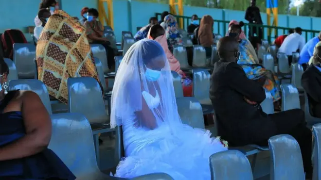 ውጭ ያደሩት ሙሽሮች