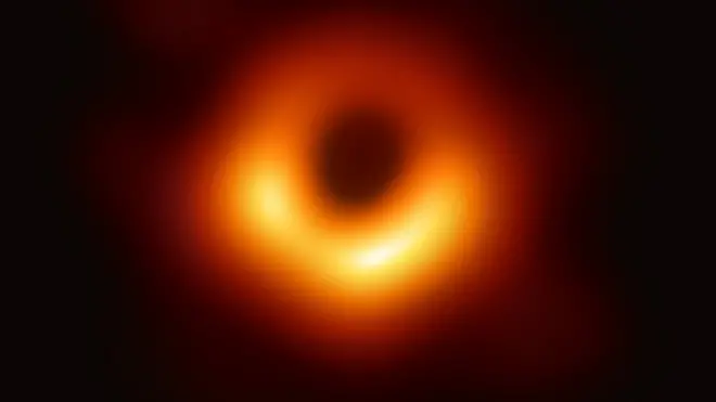 Esta fue la primera imagen de M87, que también fue la primera imagen de un agujero negro.
