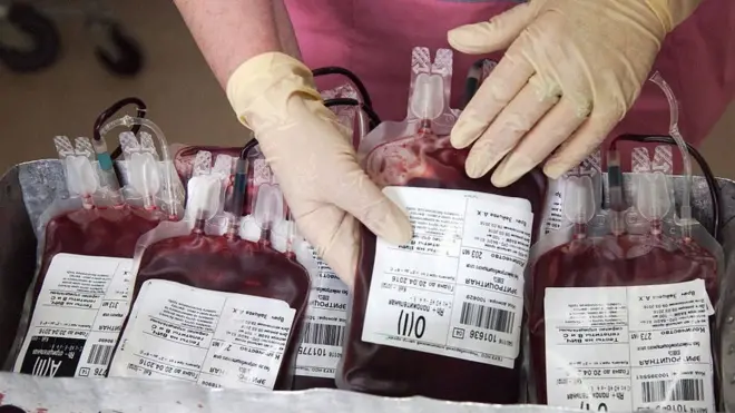 د وینې د بانک مسؤولین وایي، یوازې د اړتیا په وخت کې روغتونونه ناروغ ته د تازه وینې د ورکړې خبره کوي.