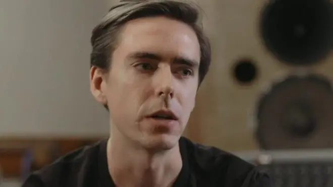 રશિયાના 20 વર્ષીય રૅપર ફેસે સરકાર સામે અવાજ ઊઠાવતાં સરકારે તેમના પૉસ્ટરને ઉતારી લીધા.