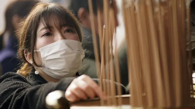 Женщина в маске