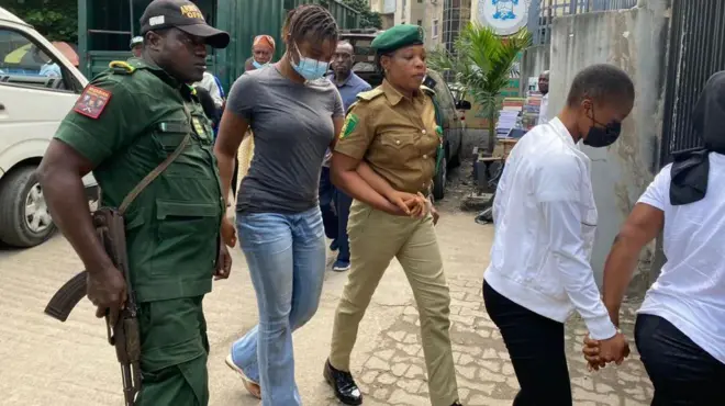 Prison wardens dey escort Chidimma Ojukwu go court