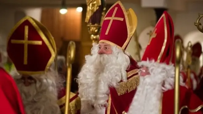 บรรดาผู้แต่งกายเป็นนักบุญนิโคลัสมารวมตัวกันที่เยอรมนี ถือเป็นสัญญาณการเริ่มต้นเทศกาลคริสต์มาส