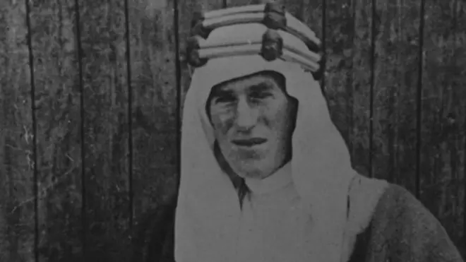 قدم لورانس العرب المشورة للقوات العربية في معاركها ضد الأتراك