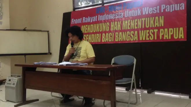 Kelompok FRI-West Papua menganjurkan "kepada rakyat Indonesia yang bermukim di tanah West Papua untuk mendukung perjuangan bangsa Papua dalam menentukan nasibnya sendiri".