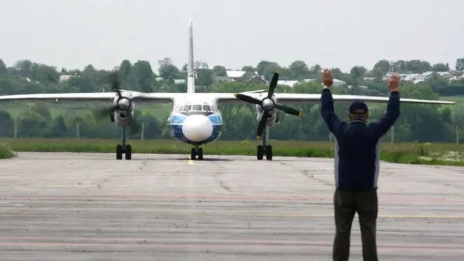 Багато українців літають у країнах Африки на старих радянських літаках