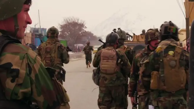 بي بي سي خبریالان له هغو افغان ځانګړو ځواکونو سره یو ځای د نا امنه سیمو لیدو ته ورغلي وو، چې له امریکايي ملاتړه پرته یې ګزمه کوله.