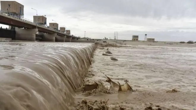 د هلمند سیند اوبه د ایران سیستان بلوچستان کې هامون ډنډ ته رسېږي