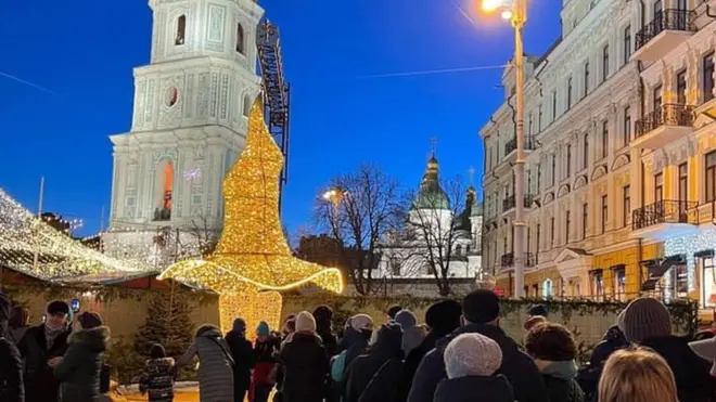 Капелюх на ялинця викликав бурхливі обговорення