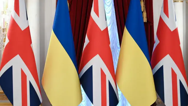 Флаги Британии и Украины