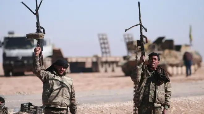 ایک اندازے کے مطابق ڈھائی سے پانچ لاکھ کے درمیان افراد اب بھی اس شہر میں مقیم ہیں