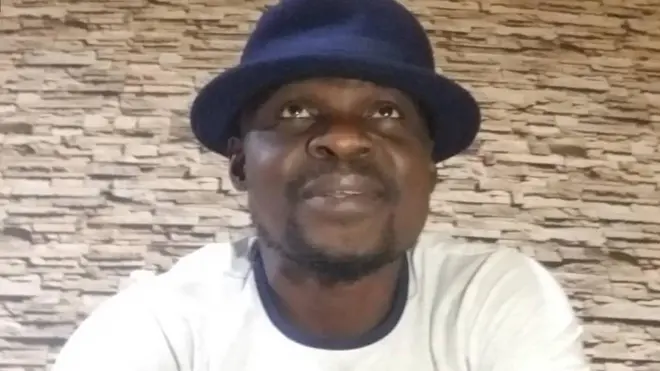 Baba Ijesha wọ aṣọ funfun, o si de fila ate