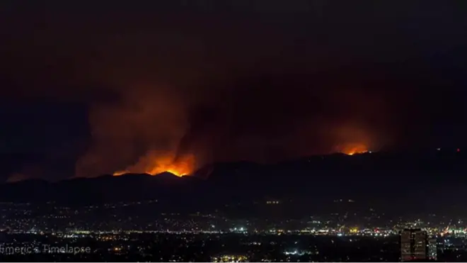 Лісова пожежа у Лос-Анджелесі: таймлапс