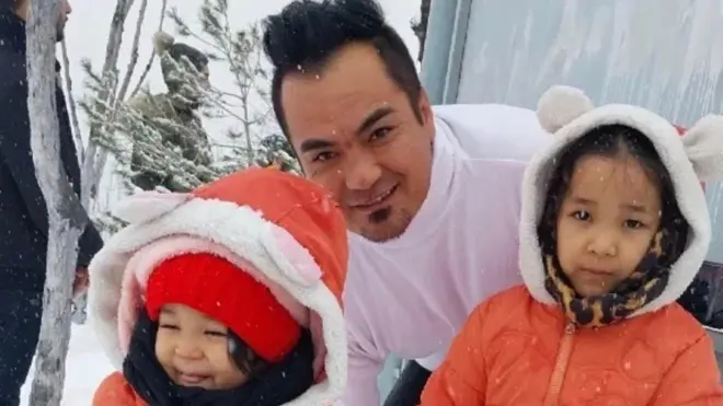 حسینعلی احمدی، همراه با فرزندانش ریحانه و یگانه در حمله شهر ری کشته شدند