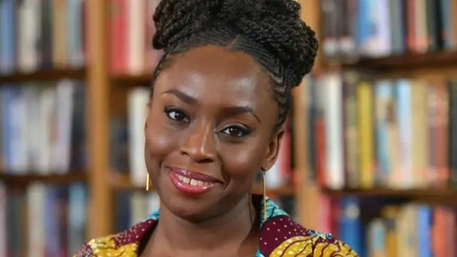When Chimamanda reply say French people suppose shame, people for di audience begin clap