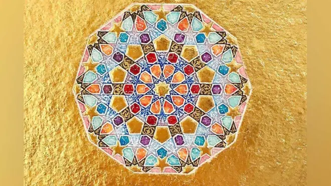 يستلهم فن مائدة نور أفكاره من الزخارف الهندسة والإضاءة الإسلامية التقليدية